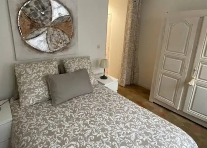 Le Jeu De Paume A Centre * Beaune