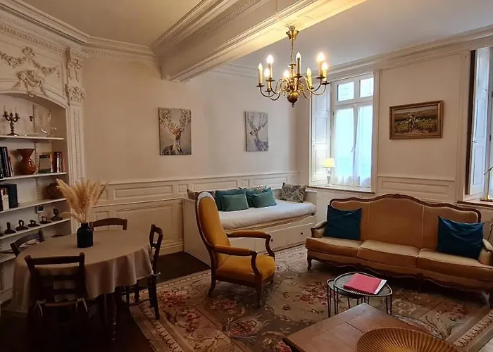 Le Jeu De Paume A Centre *